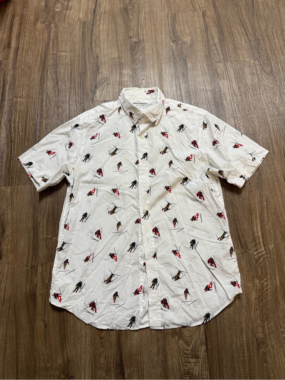 Banana Republic White Short-Sleeve Button-Up Shirt with Ski Print